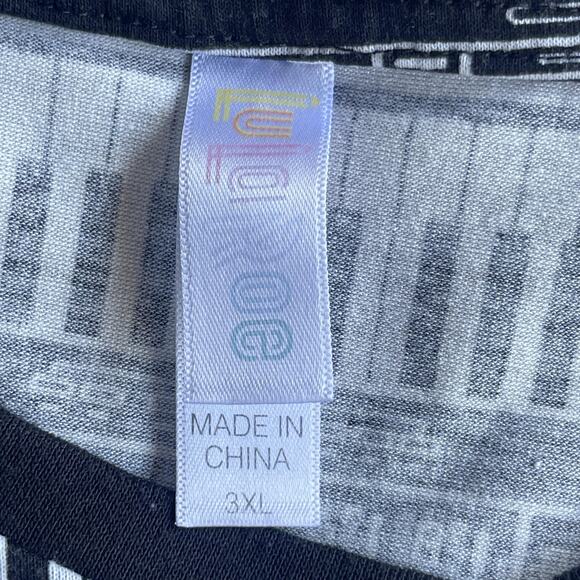 Lularoe Shirt Womens 3XL Black White Keyboard Piano Print Stretchy Music Graphic - Picture 4 of 9